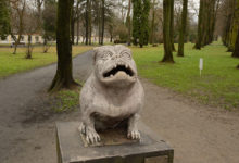 Rzeźba Psa Kawelina w parku Planty